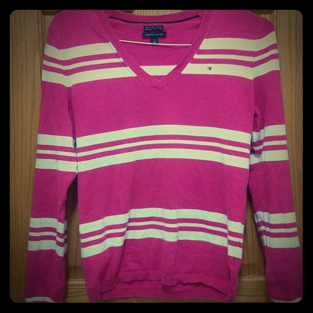 A Medium Tommy Hilfiger Cotton Sweater.
